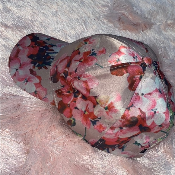 Express flowered cap 🧢 - Picture 5 of 6